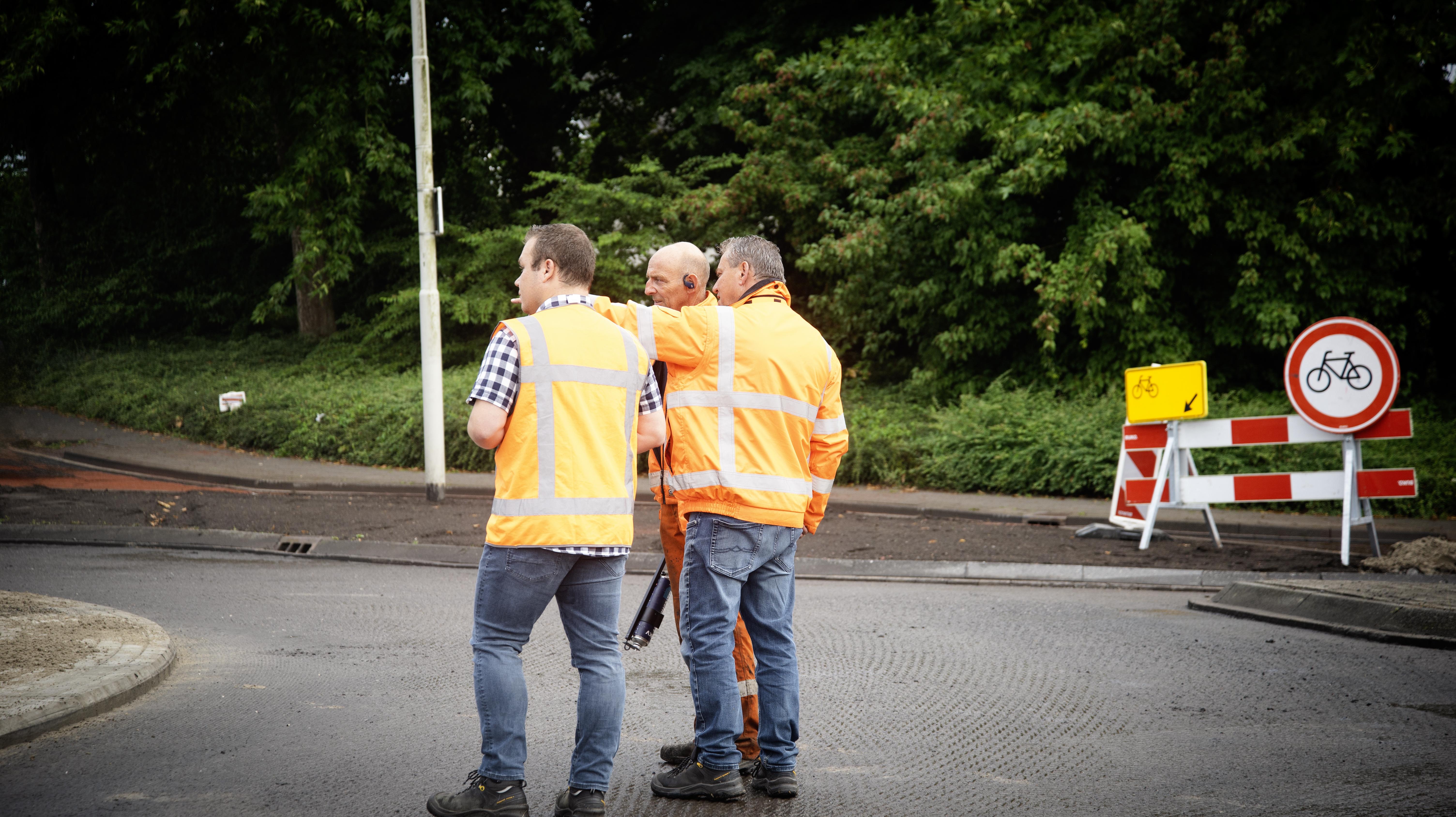 Asfalt | Buitengewoon Groot Project Eike's Hof Rotonde Gorinchem asfalteren frezen belijnen splitlaag 