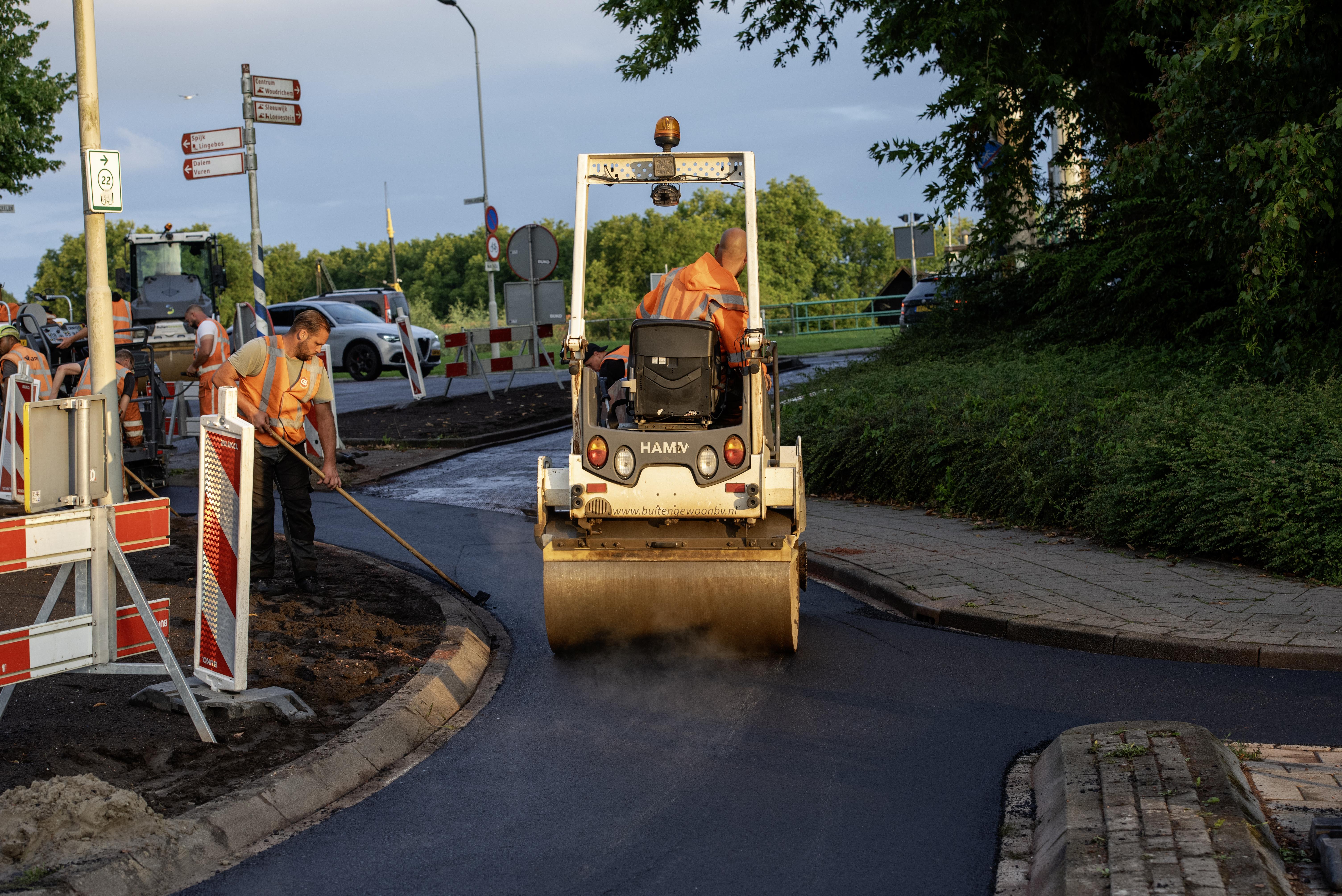 Asfalt | Buitengewoon Groot Project Eike's Hof Rotonde Gorinchem asfalteren frezen belijnen splitlaag 