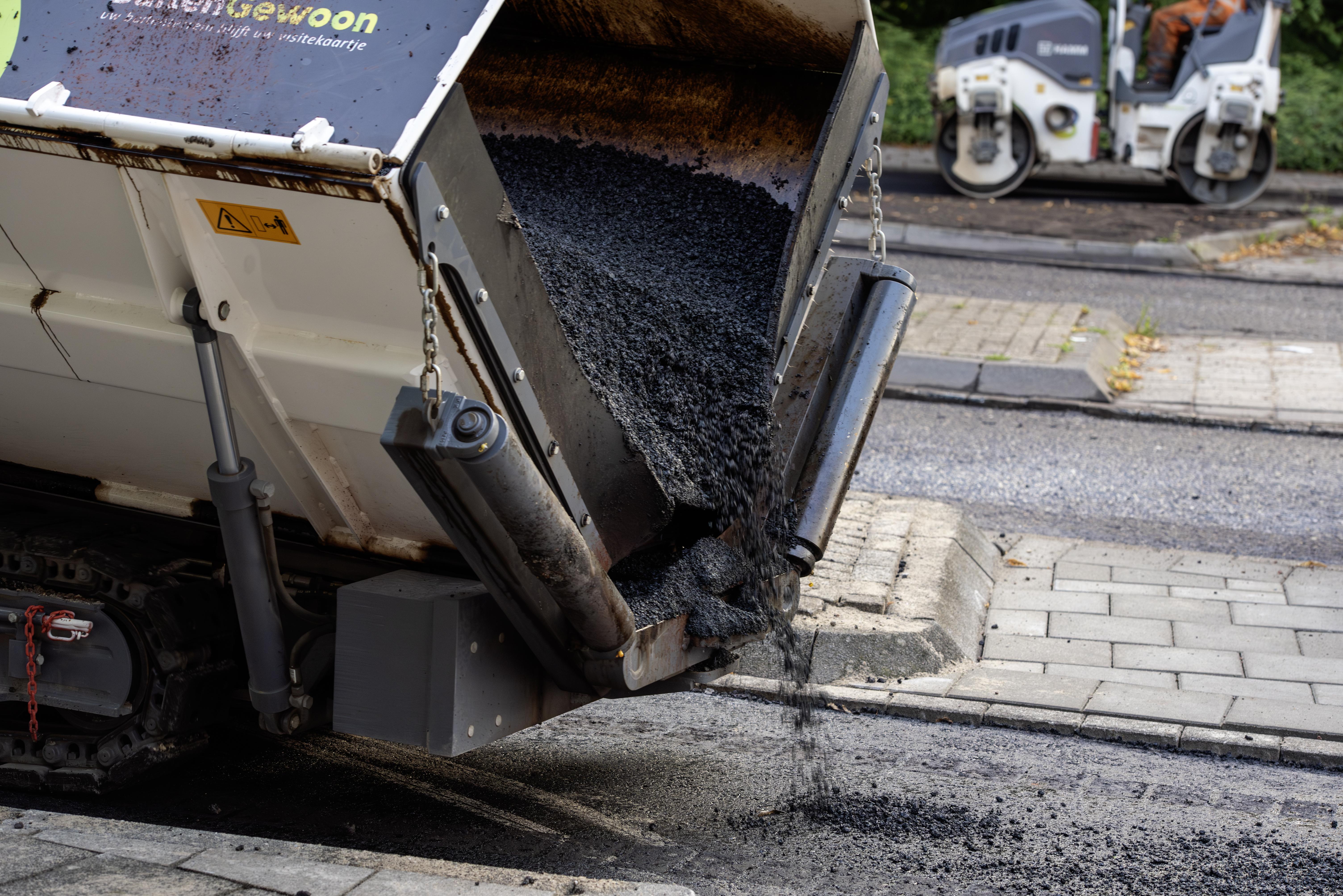 Asfalt | Buitengewoon Groot Project Eike's Hof Rotonde Gorinchem asfalteren frezen belijnen splitlaag 
