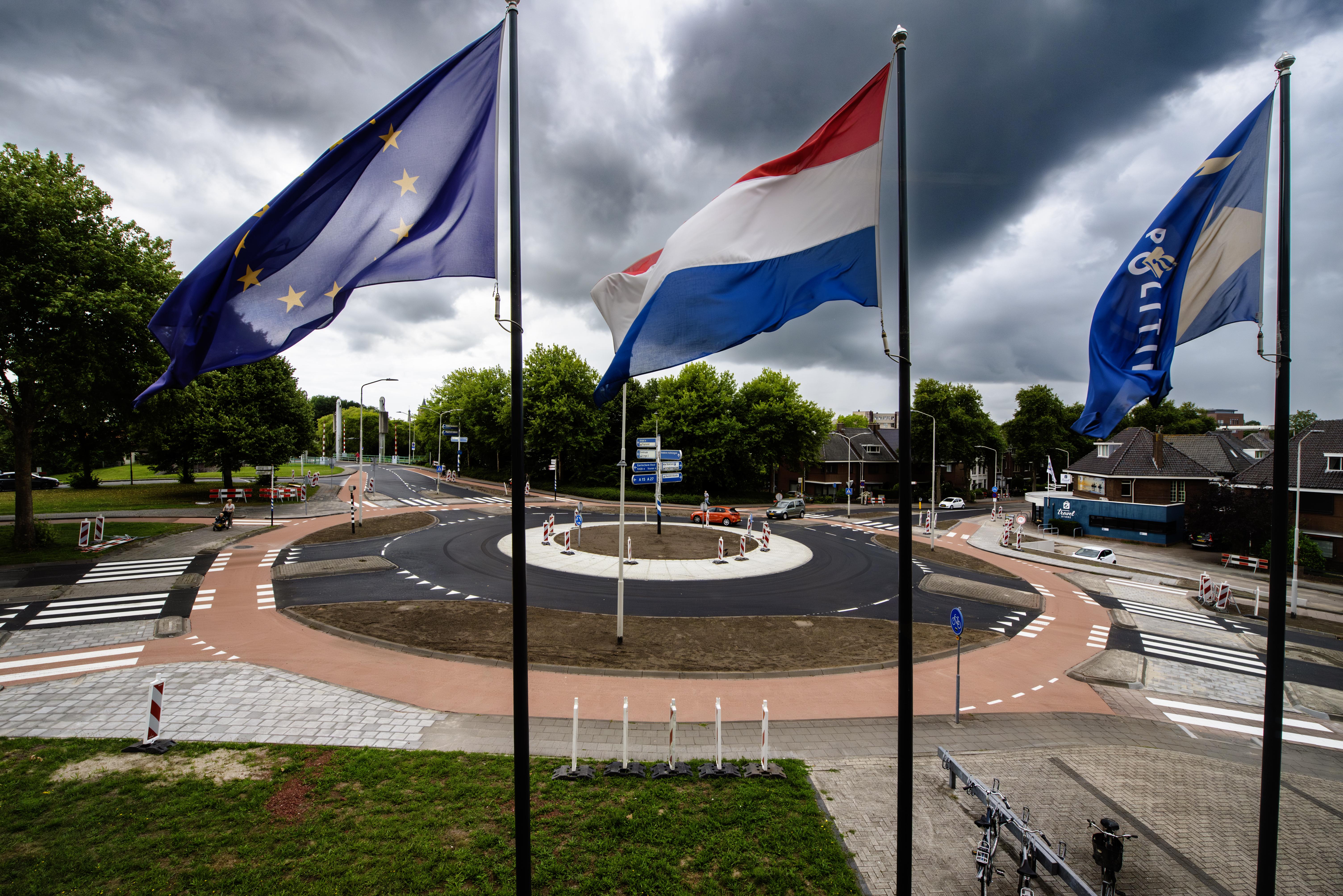 Asfalt | Buitengewoon Groot Project Eike's Hof Rotonde Gorinchem asfalteren frezen belijnen splitlaag 