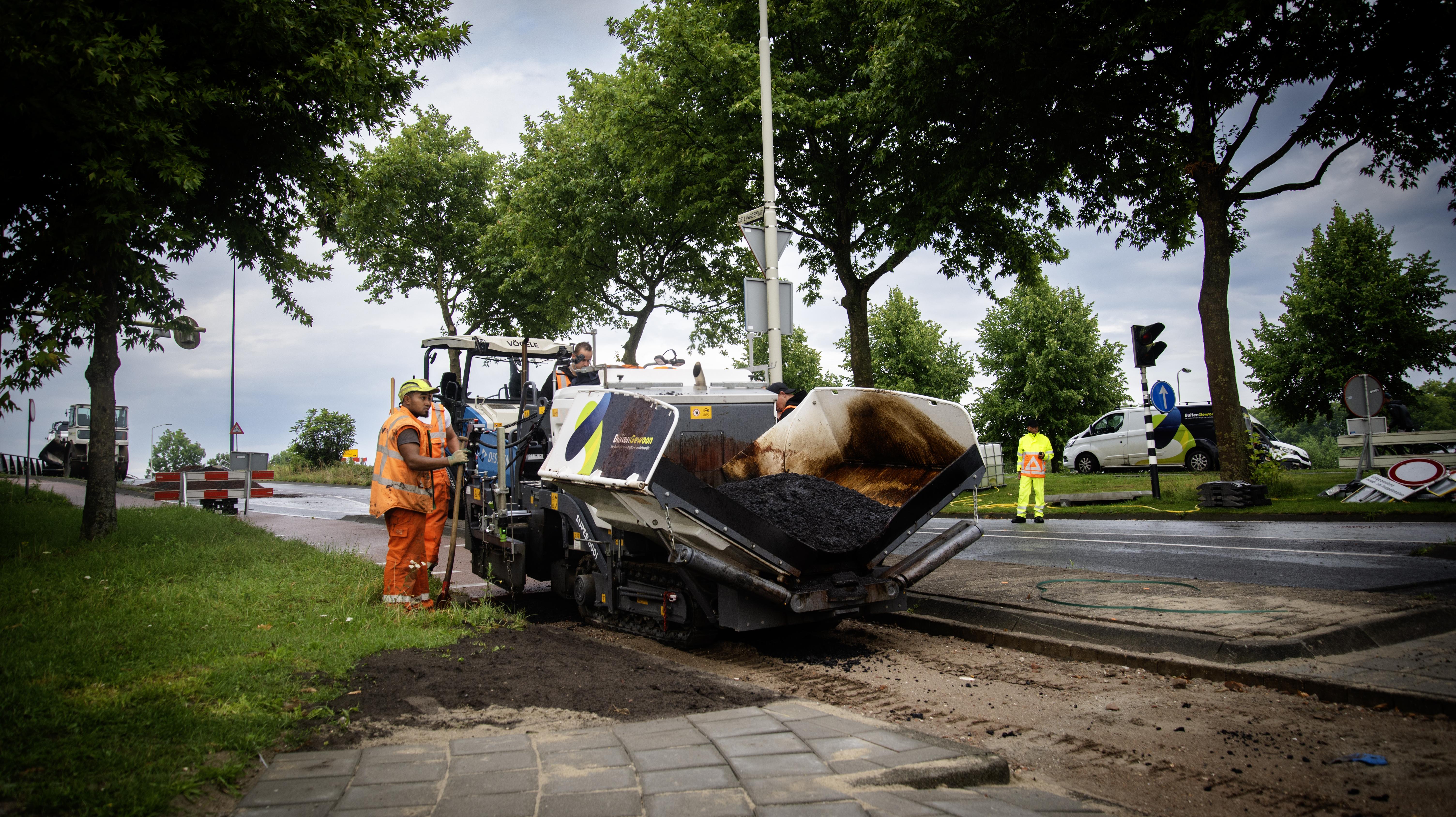Asfalt | Buitengewoon Groot Project Eike's Hof Rotonde Gorinchem asfalteren frezen belijnen splitlaag 