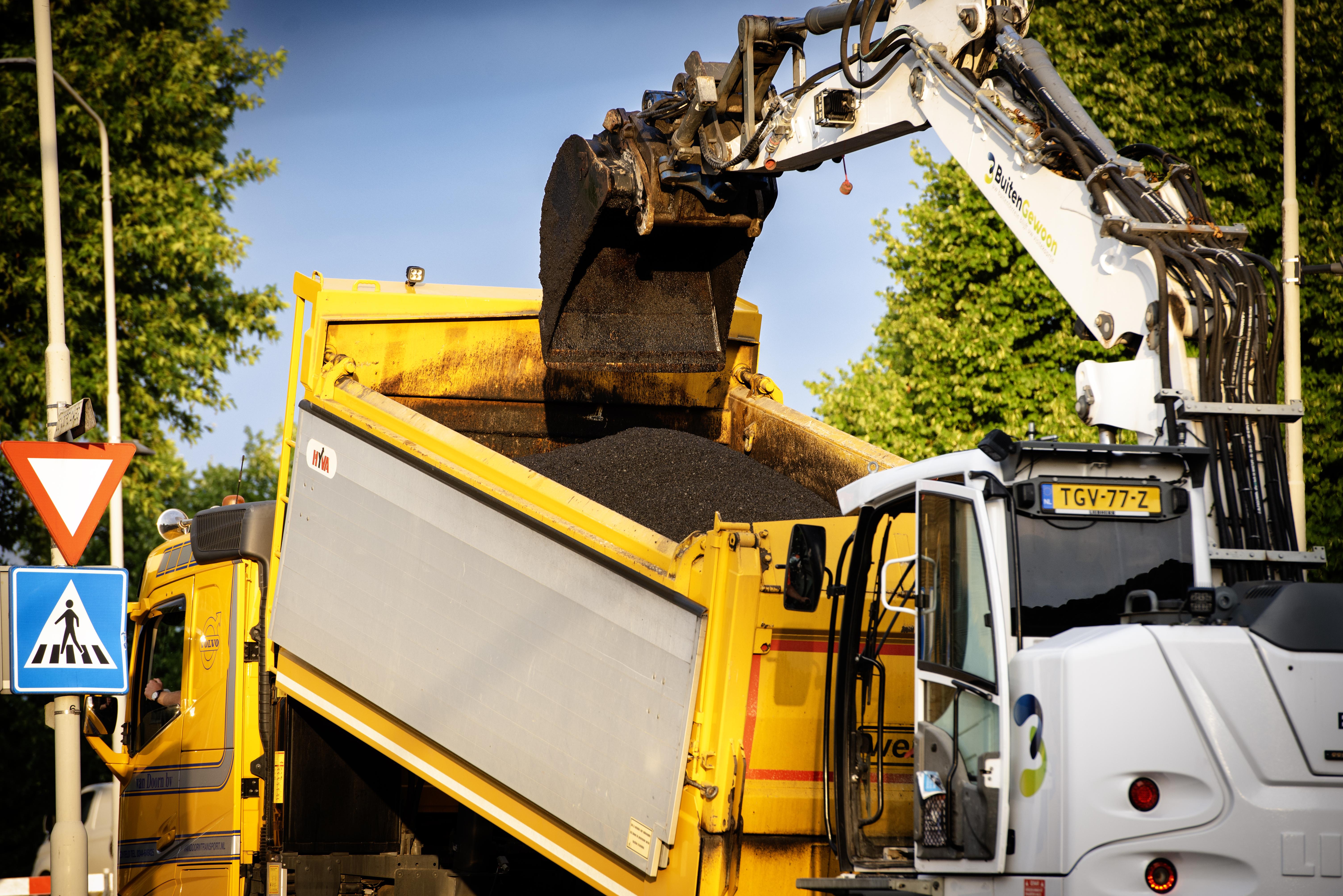 Asfalt | Buitengewoon Groot Project Eike's Hof Rotonde Gorinchem asfalteren frezen belijnen splitlaag 