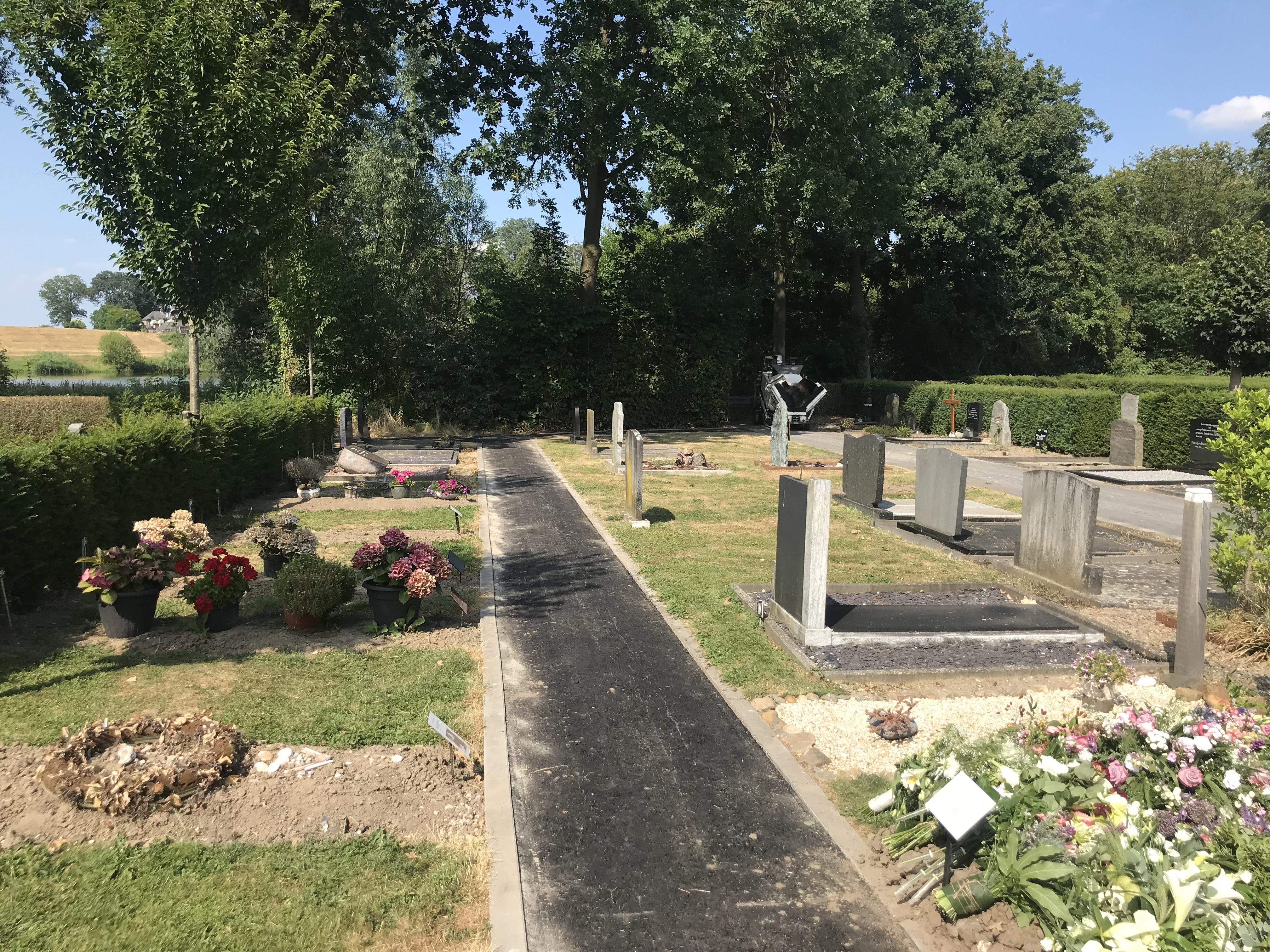 Renovatie begraafplaats Woudrichem 1