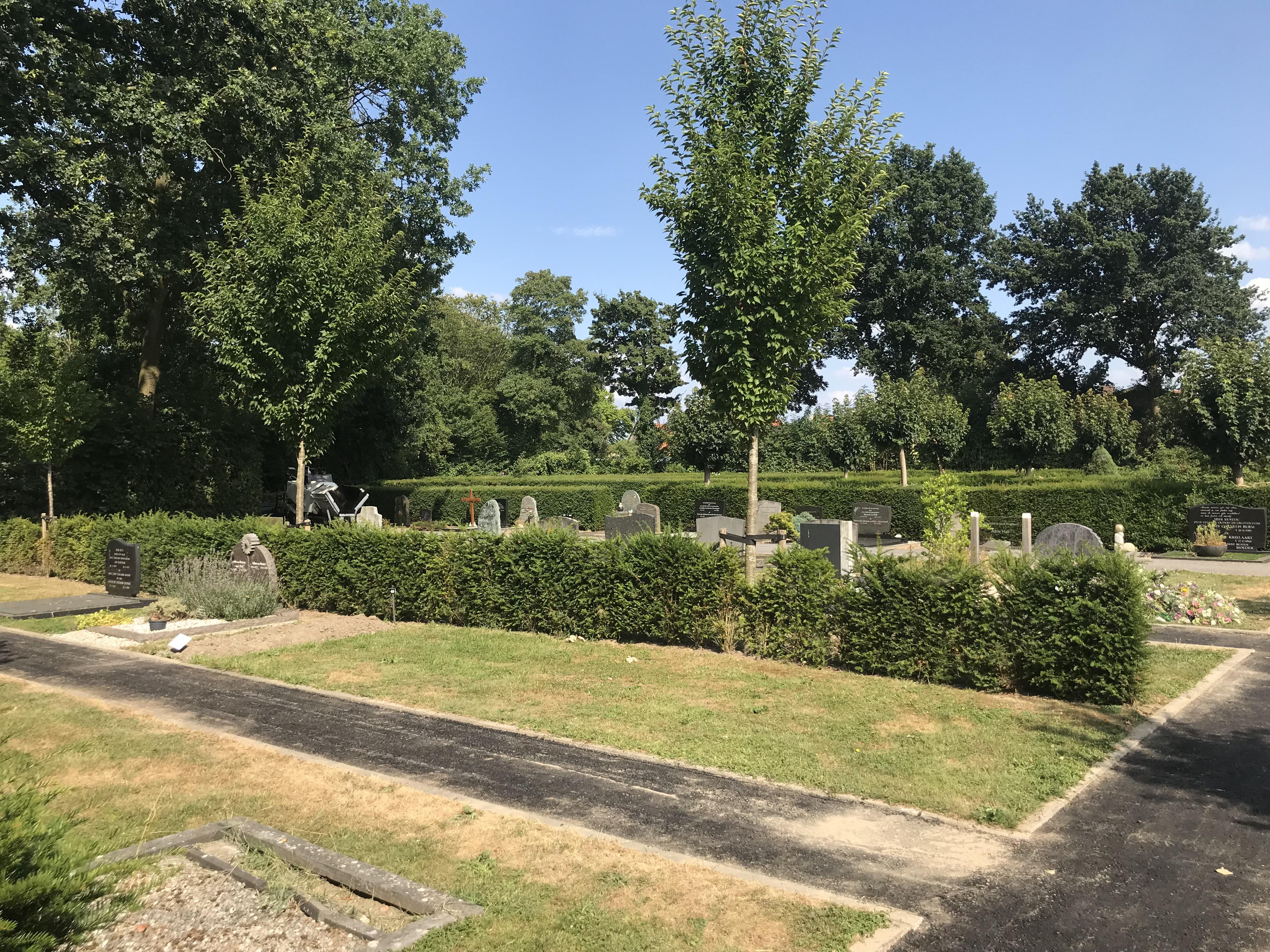 Renovatie begraafplaats Woudrichem