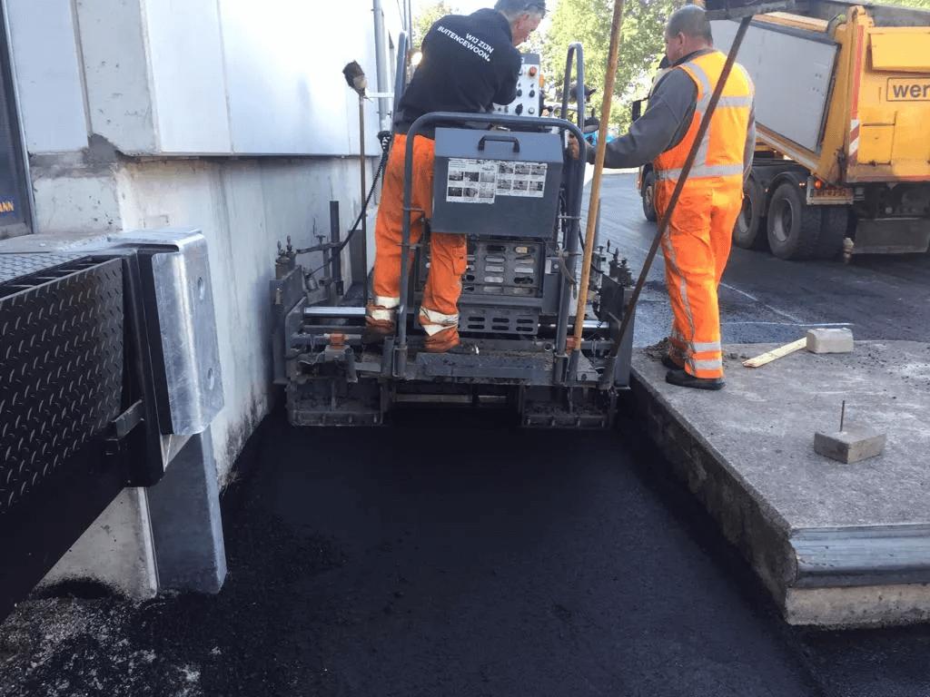 Asfalt verdichten/aandrukken