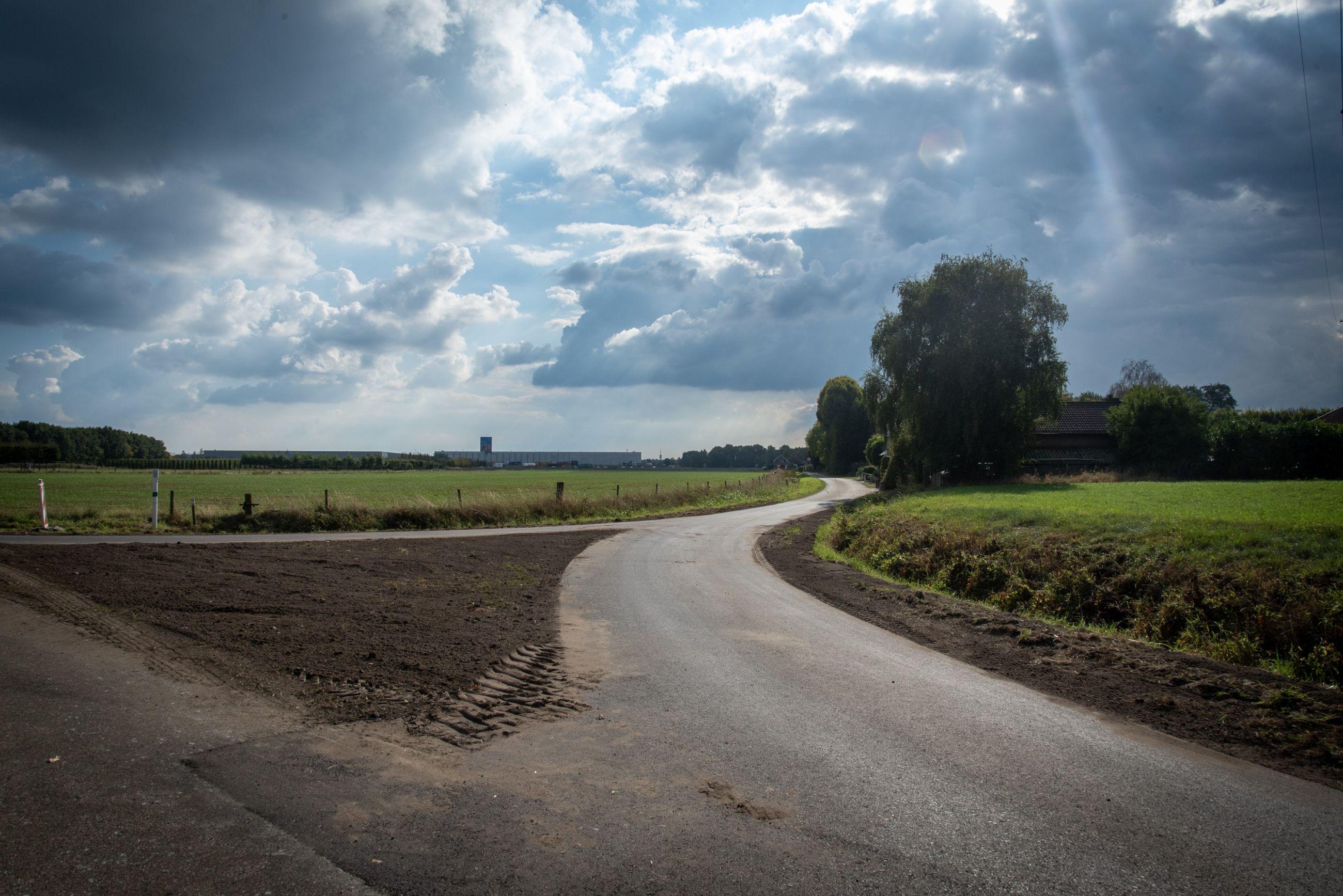 Asfaltonderhoud | Buitengewoon Grasstenen boerenweggetjes Gemeente Halderberge Asfalteren Onderhoud
