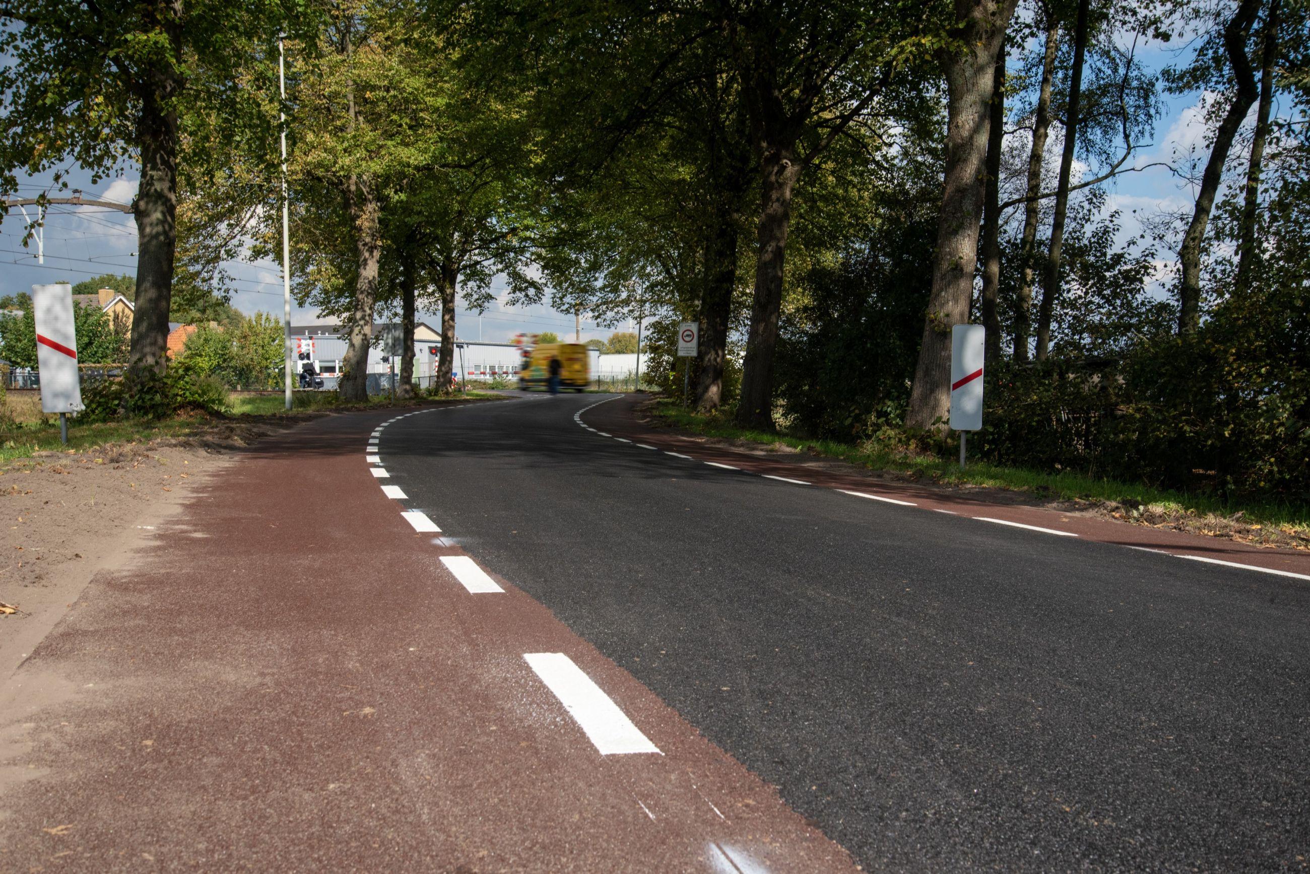 Asfaltonderhoud | Buitengewoon Grasstenen boerenweggetjes Gemeente Halderberge Asfalteren Onderhoud