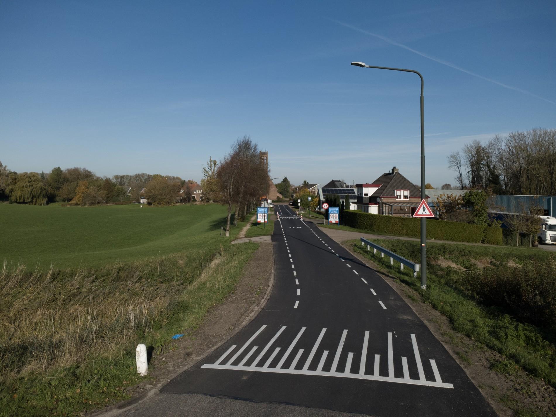 Asfaltwerk | Buitengewoon Frezen asfalteren belijnen putkoppen boren Kruisstraat Drongelen Gemeente Altena