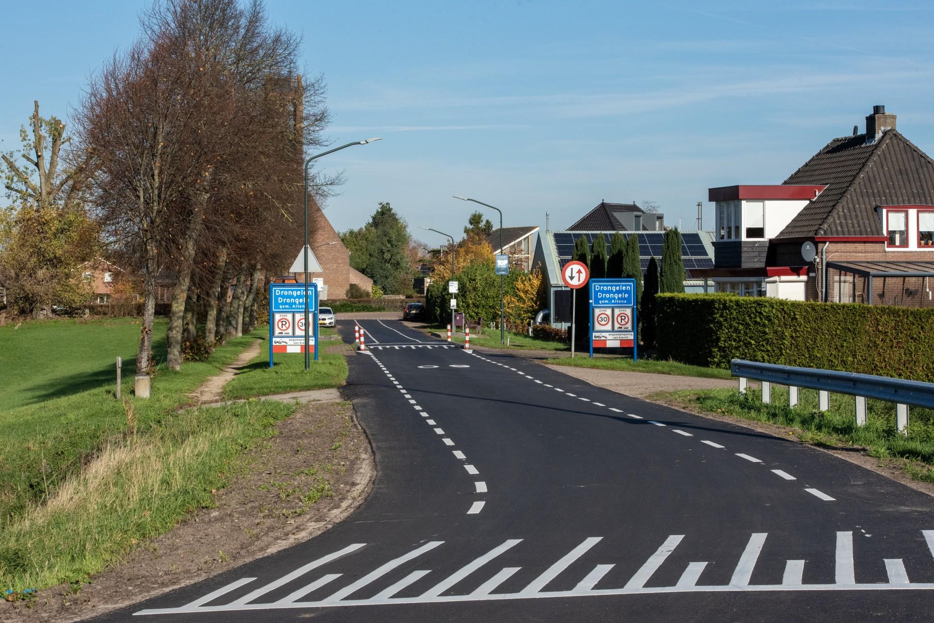 Asfaltwerk | Buitengewoon Frezen asfalteren belijnen putkoppen boren Kruisstraat Drongelen Gemeente Altena