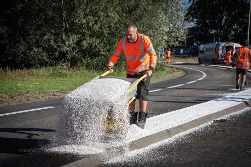 Slijtlaag | Buitengewoon Slijtlaag Luxovit split vluchtheuvels reflecterend duurzaam veilig veiligheid Wolfgang Pauliweg Utrecht