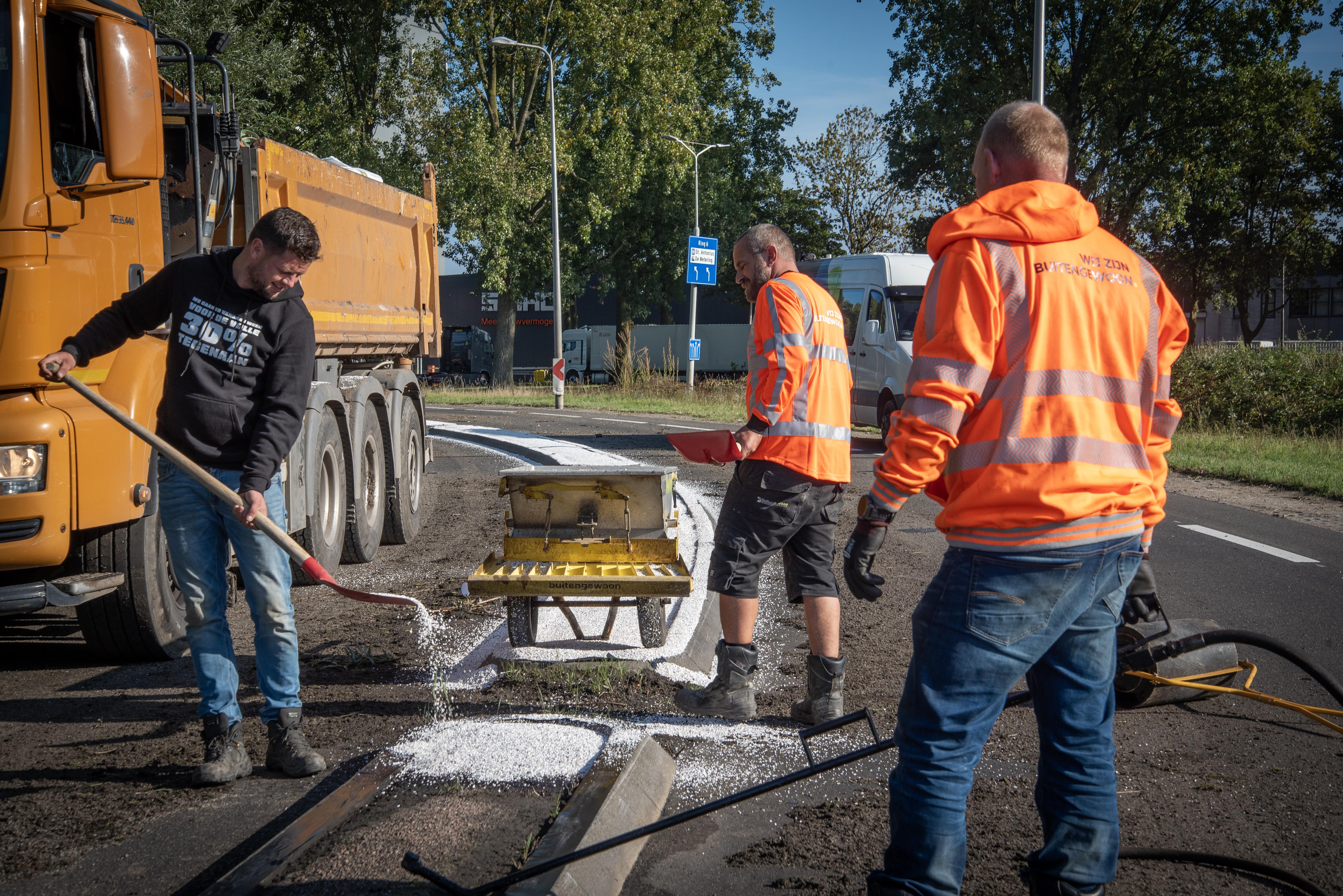 Slijtlaag  | Buitengewoon Slijtlaag Luxovit split vluchtheuvels reflecterend duurzaam  veilig veiligheid Wolfgang Pauliweg Utrecht